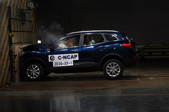 3--东风雷诺科雷嘉在2016年C-NCAP碰撞测试中荣获五星安全评级.JPG