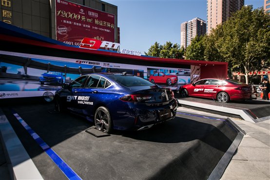 全景车.jpg